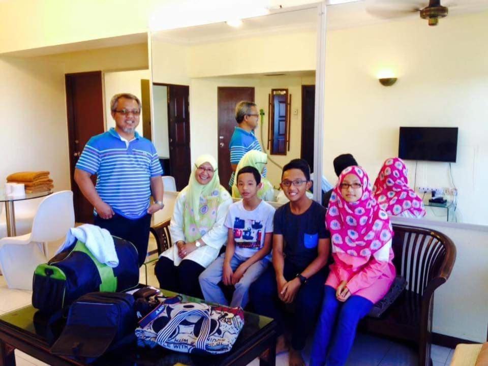 Airbnb At Sri Sayang Batu Ferringhi Beach Luaran gambar