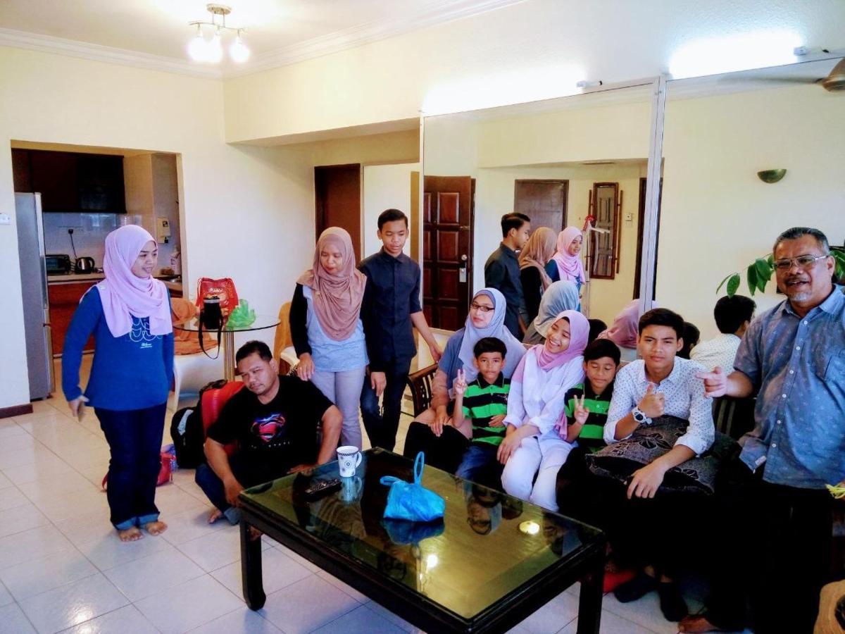 Airbnb At Sri Sayang Batu Ferringhi Beach Luaran gambar