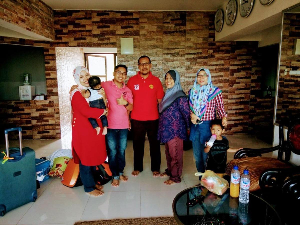 Airbnb At Sri Sayang Batu Ferringhi Beach Luaran gambar