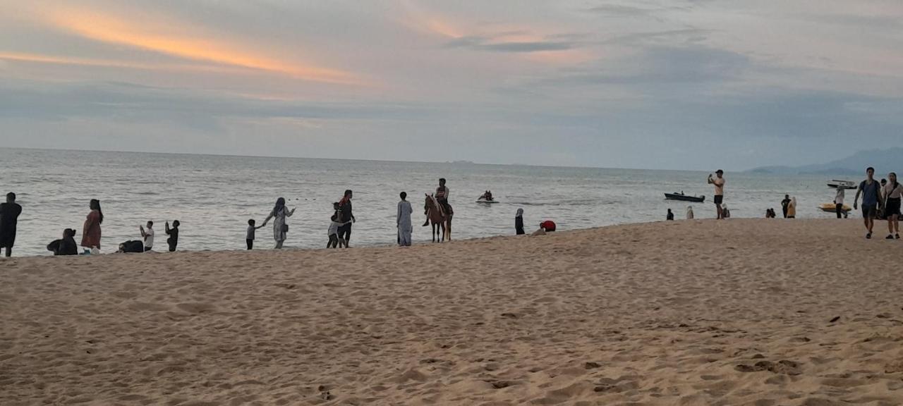 Airbnb At Sri Sayang Batu Ferringhi Beach Luaran gambar