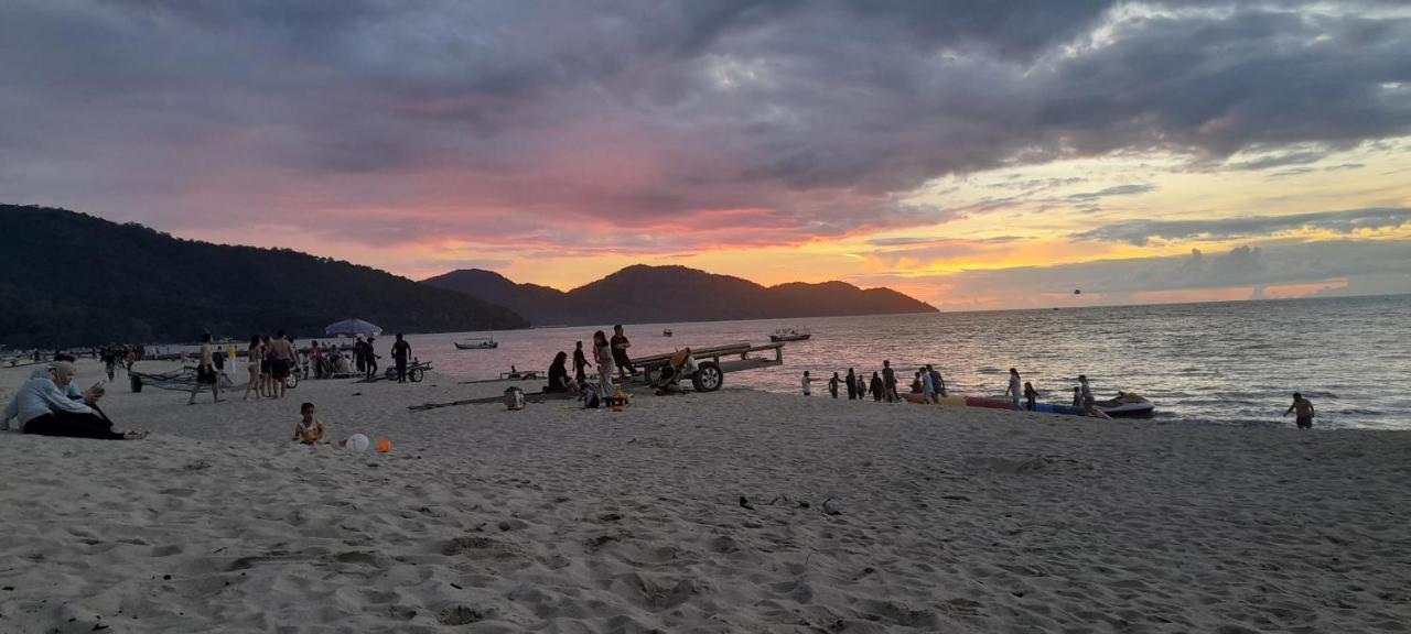 Airbnb At Sri Sayang Batu Ferringhi Beach Luaran gambar